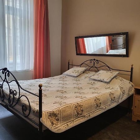 Pension Sunflower Prag Exterior foto